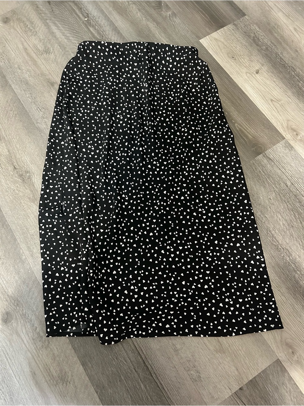 a new day Black Midi Skirt with White Heart Print Scattered Pattern